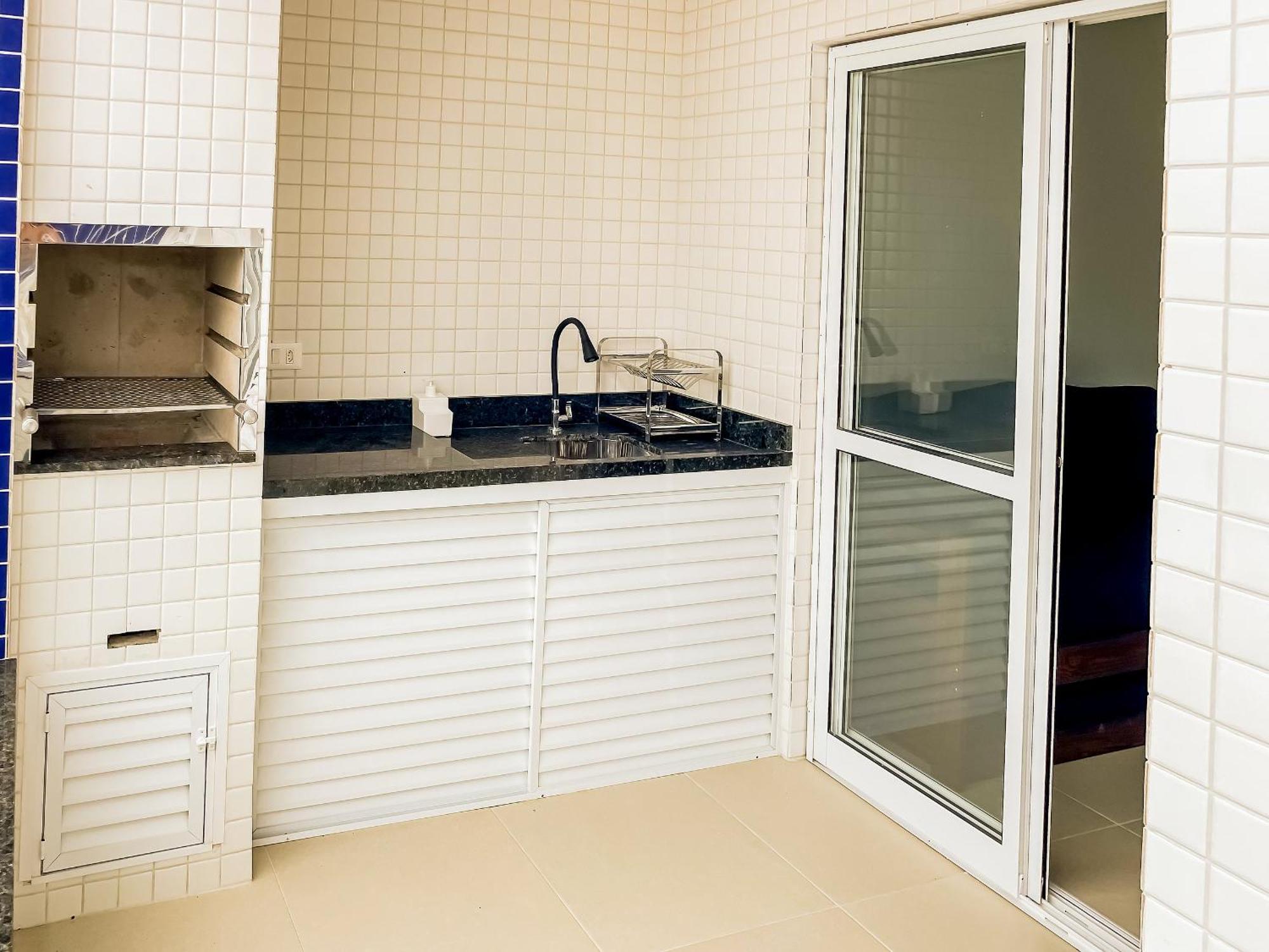 Apartamento 300m Toninhas - Vista A Serra Do Mar